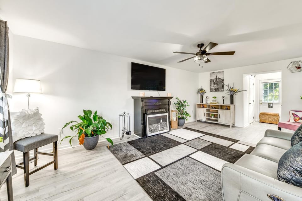 Richmond Home w/ Deck: 1 Mi to Richmond Raceway! House in Richmond
