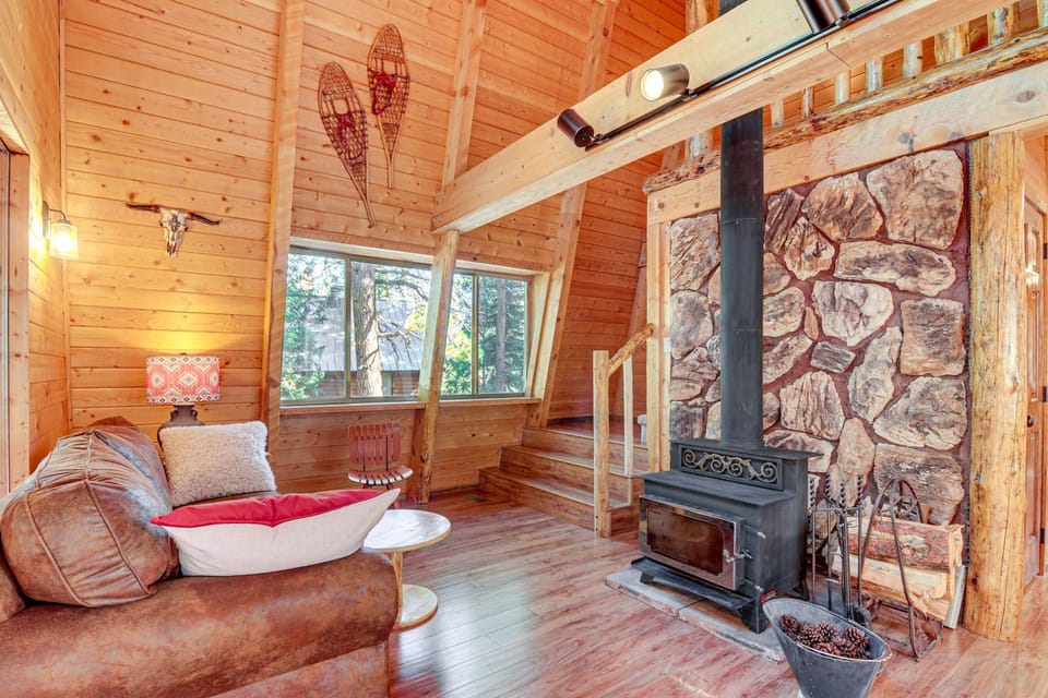 Near National Parks: Duck Creek Cabin Retreat Cabin in Utah