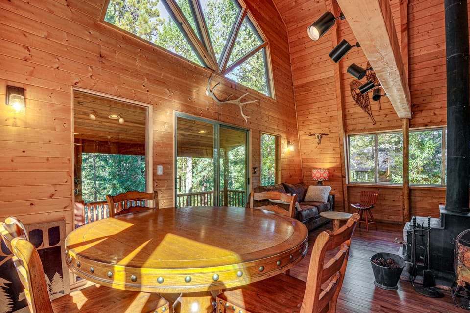 Near National Parks: Duck Creek Cabin Retreat Cabin in Utah