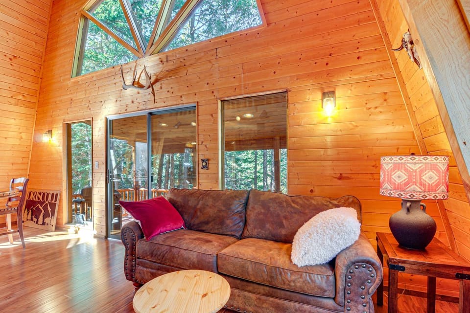 Near National Parks: Duck Creek Cabin Retreat Cabin in Utah