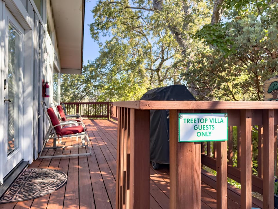 Facade/entrance, Balcony/Terrace