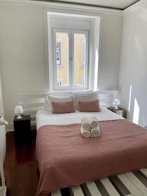 2 bdrms apartment near LX Factory free parking Apartment in Lisbon