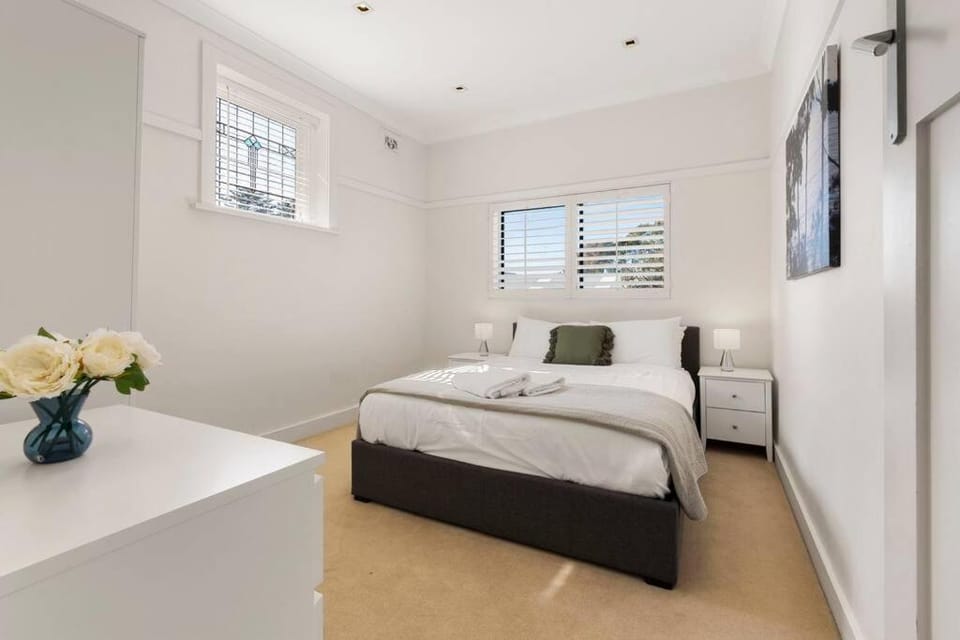 Top Spot 4Br - New AC - Value Apartment in Sydney