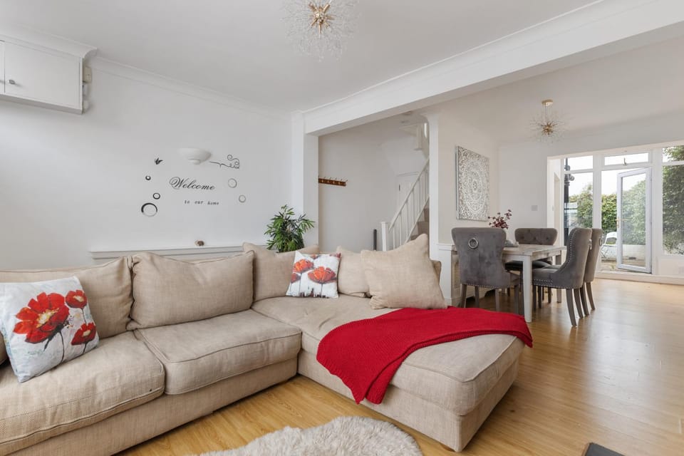 Living room, Photo of the whole room, Seating area, Dining area