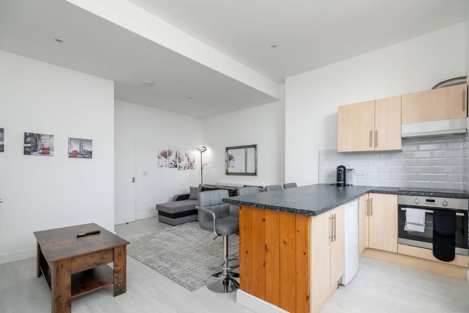 Kitchen or kitchenette, Dining area, stove