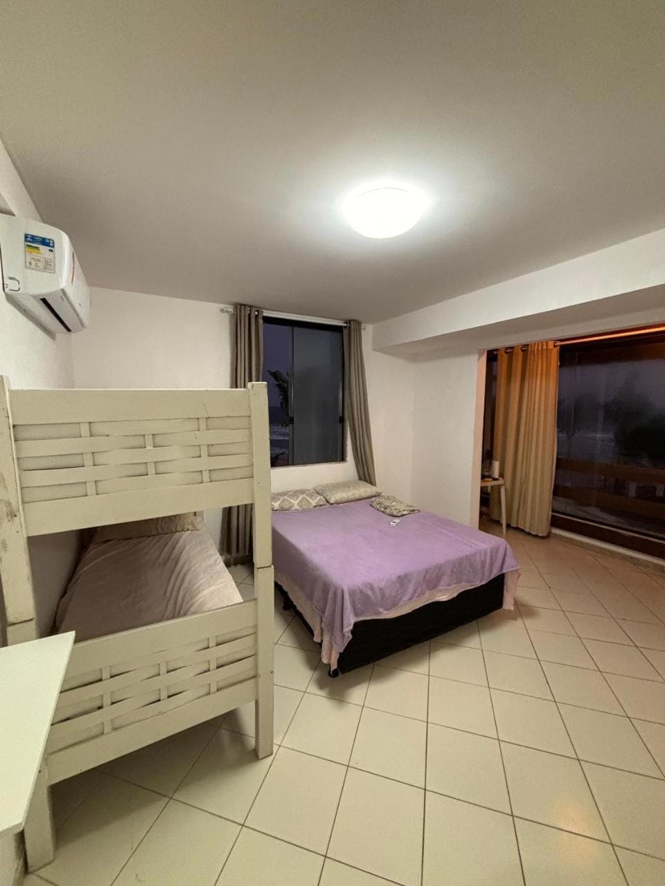Bedroom, bunk bed
