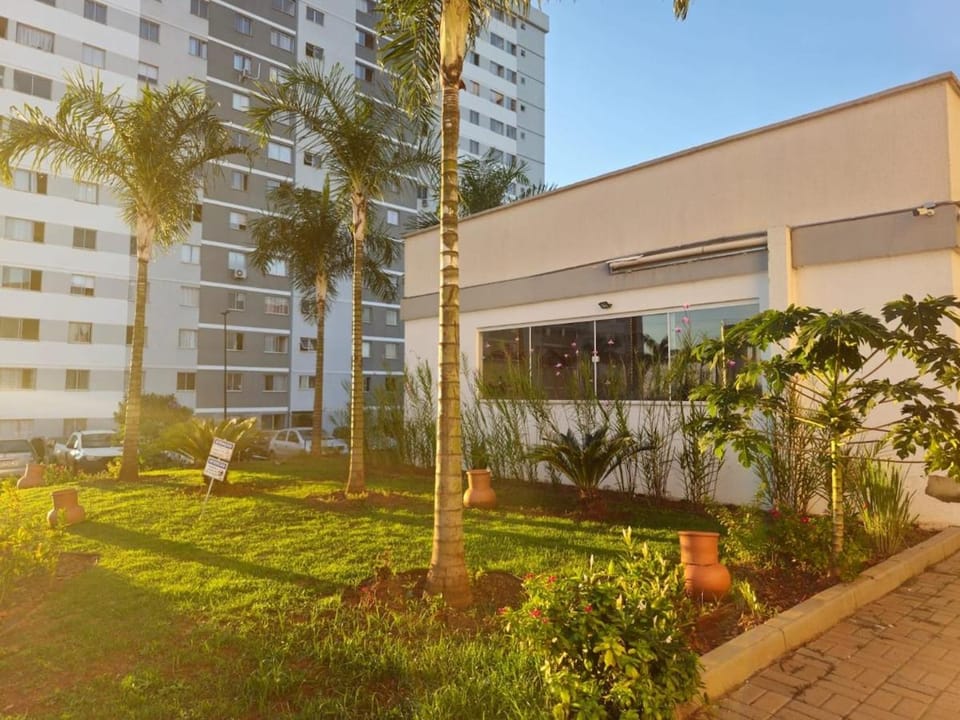 Apê acolhedor e agradável - 2Q com garagem e Wifi Apartment in Uberaba
