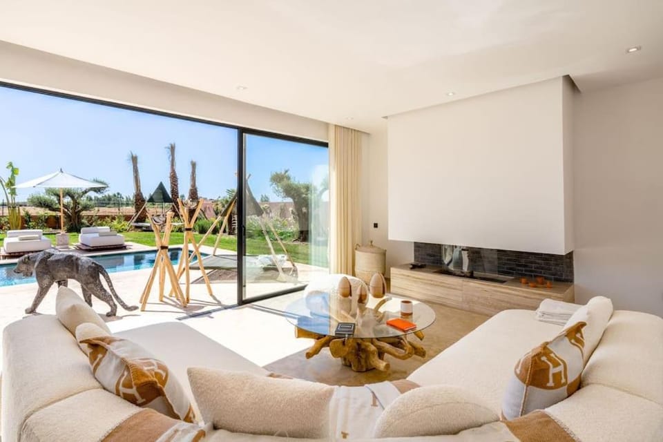 Living room, Garden view, Pool view