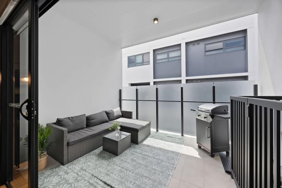 West End Apartment - Free Secure Car Park - Walk to Restaurants - Brisbane Convention Centre Apartment in Brisbane