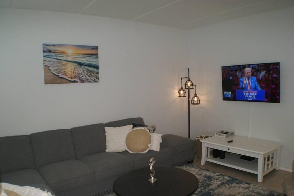 Coronado 101 next to beach access, Pool Apartment in South Padre Island