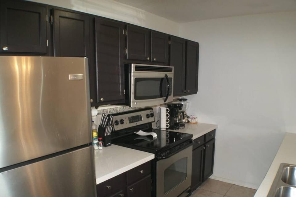 Coronado 101 next to beach access, Pool Apartment in South Padre Island