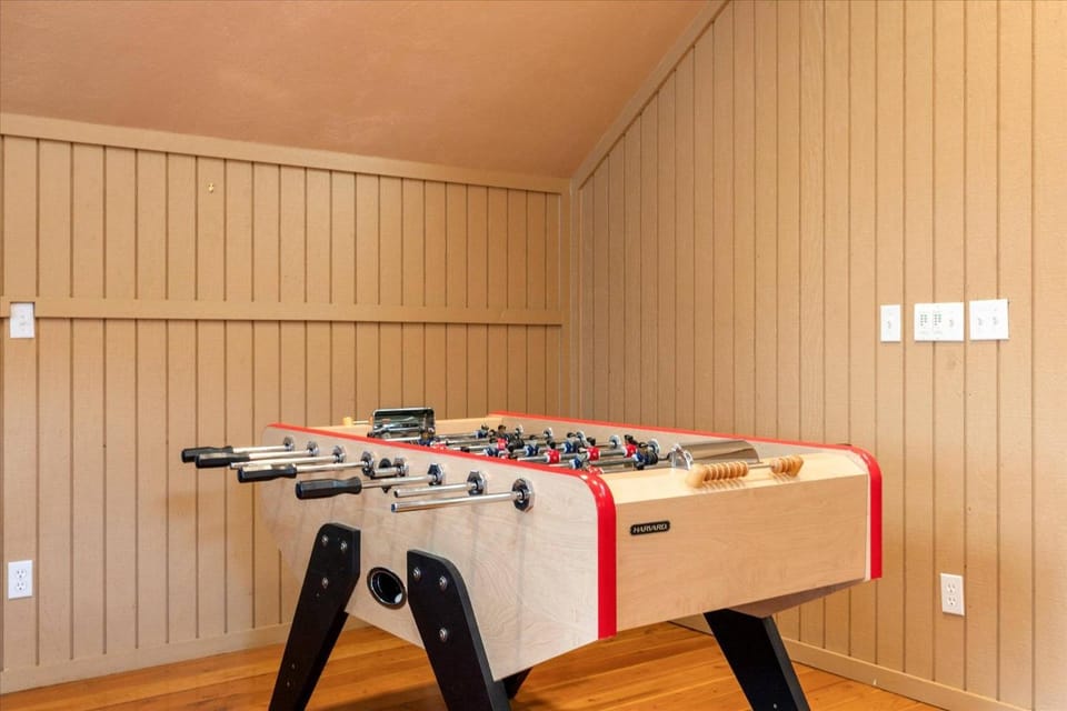 CDA Lake Escape House in Kootenai County
