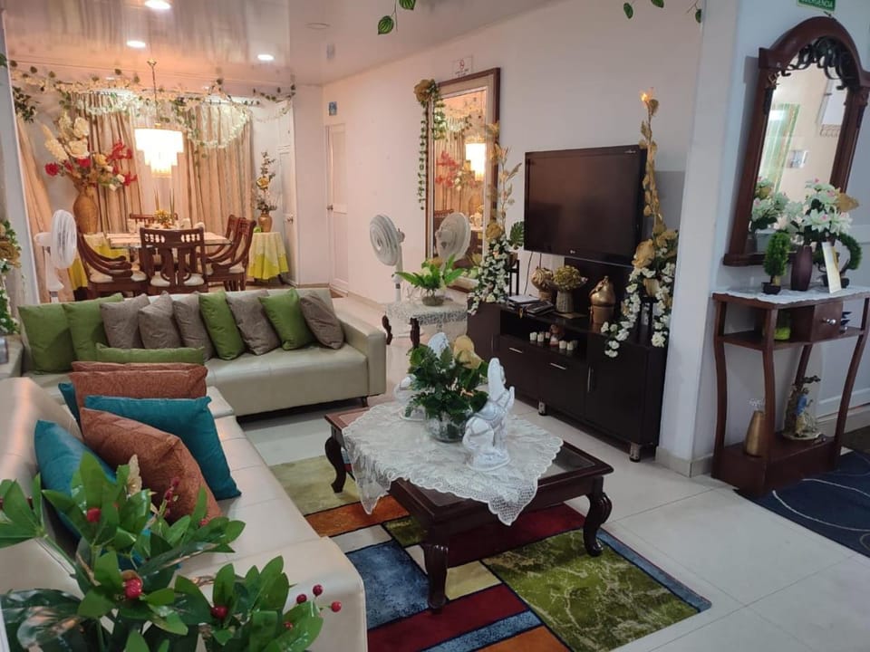 Seating area, Dining area