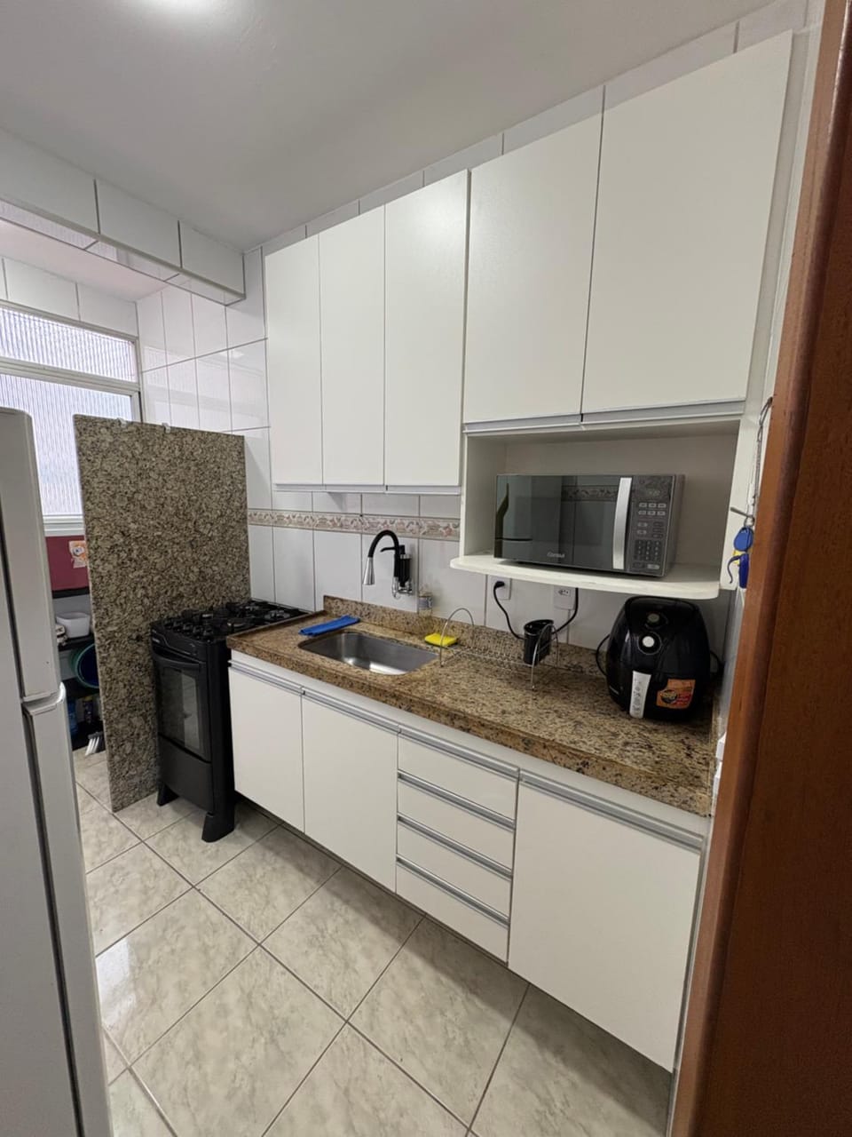 Kitchen or kitchenette, microwave, oven, stove
