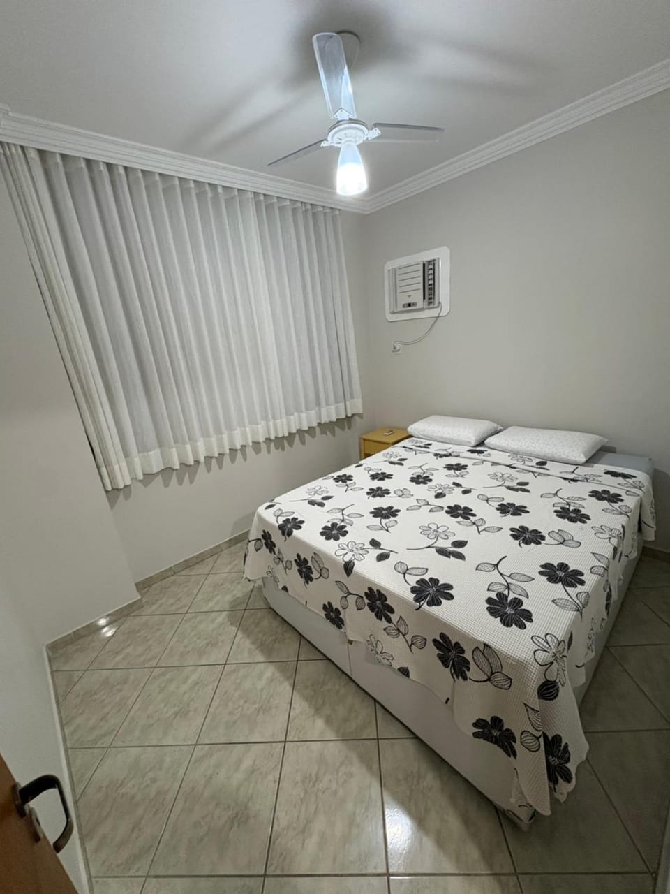 Bed, Photo of the whole room, Bedroom, air conditioner