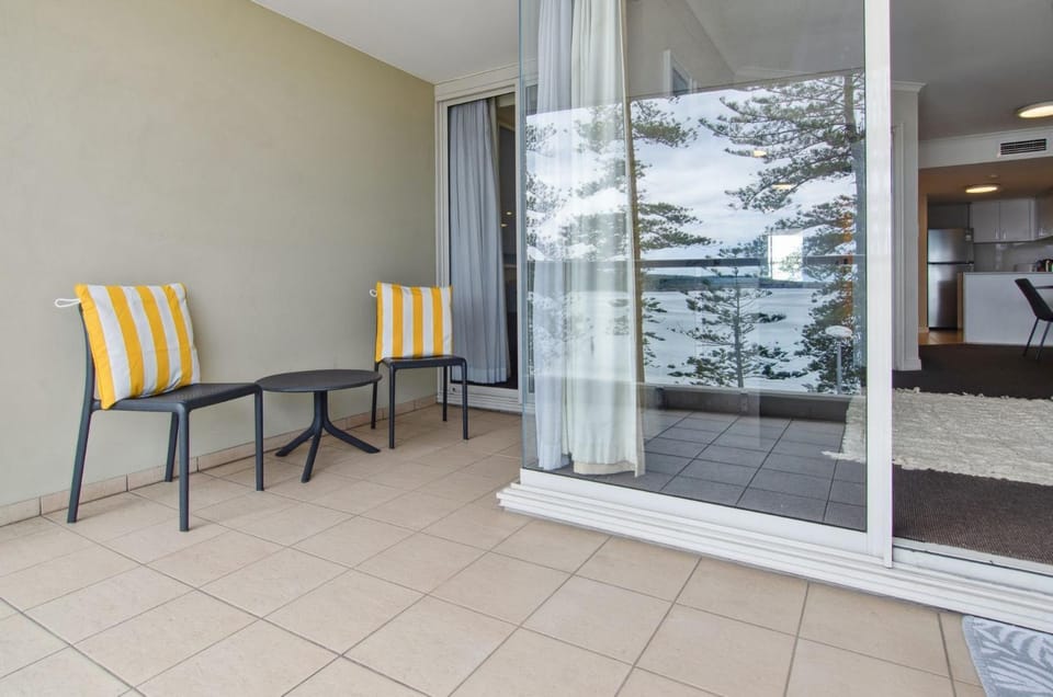 Manly Beachfront Retreat with Harbour Views Apartment in Manly