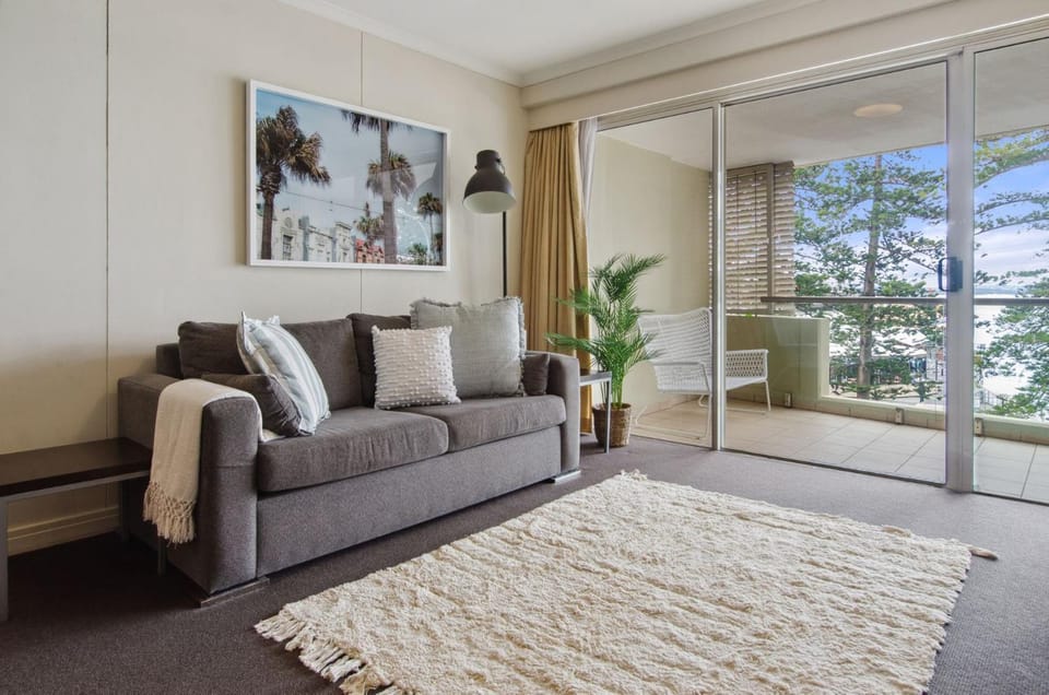 Manly Beachfront Retreat with Harbour Views Apartment in Manly