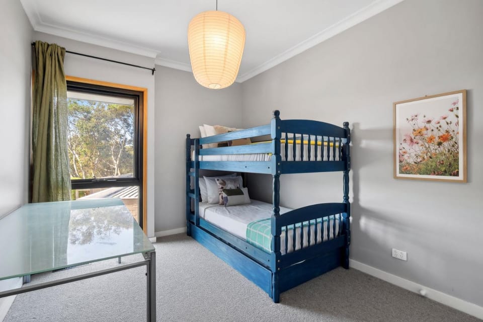 Bedroom, bunk bed