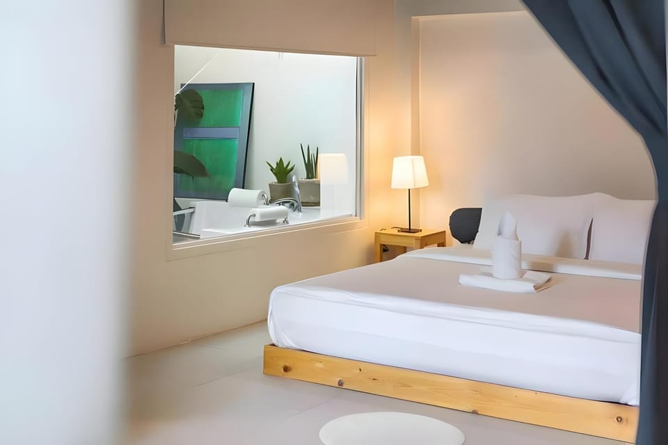 Bed, TV and multimedia, Photo of the whole room, Bedroom, towels