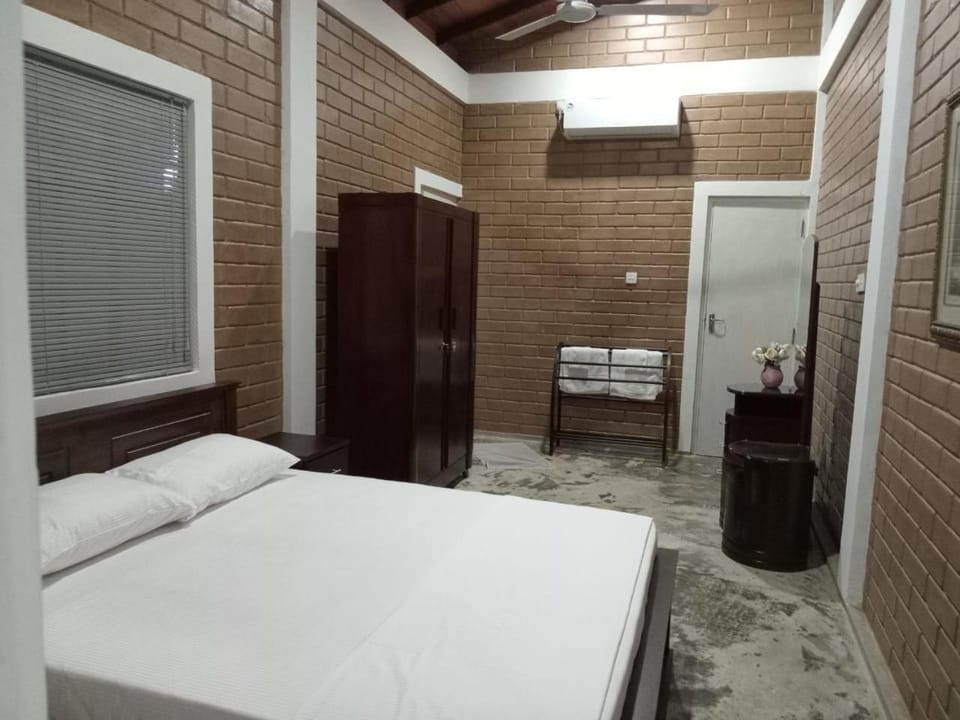 Bedroom, wardrobe