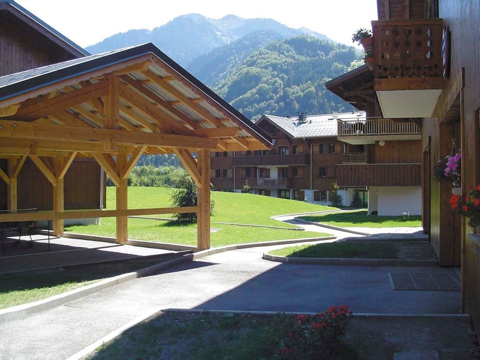 Chalet avec terrasse et animaux acceptés, proche centre et ski-bus - FR-1-624-169 Chalet in Samoëns