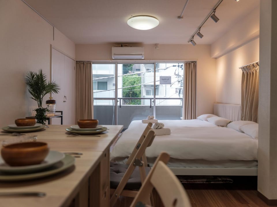 Photo of the whole room, Bedroom