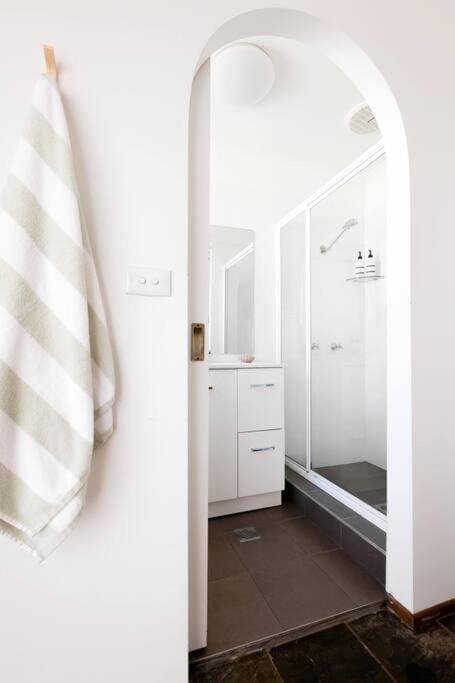 Shower, Bed, Bathroom, Bedroom, towels