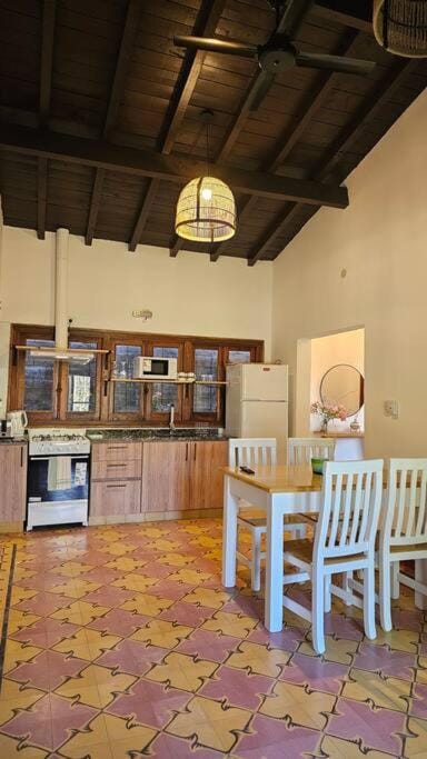 Antigua casa de bodega pax 4 Apartment in Maipú