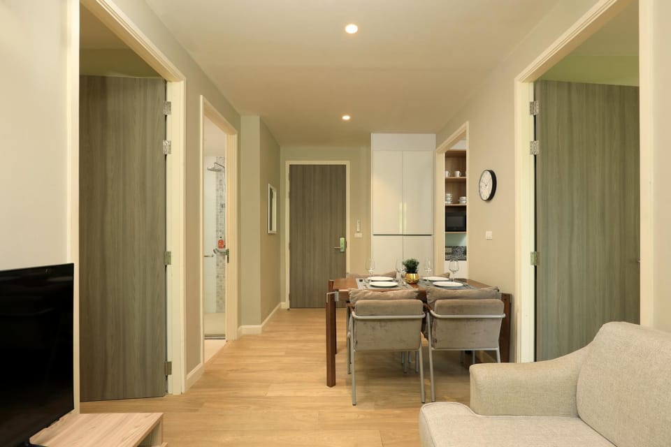 Living room, Seating area, Dining area