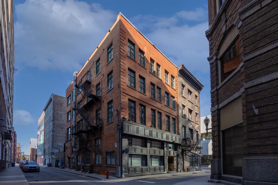 Property building, Neighbourhood, Location