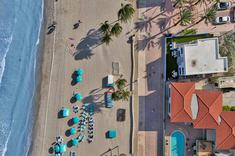 Sunset Oceanfront Retreat House in Hollywood Beach