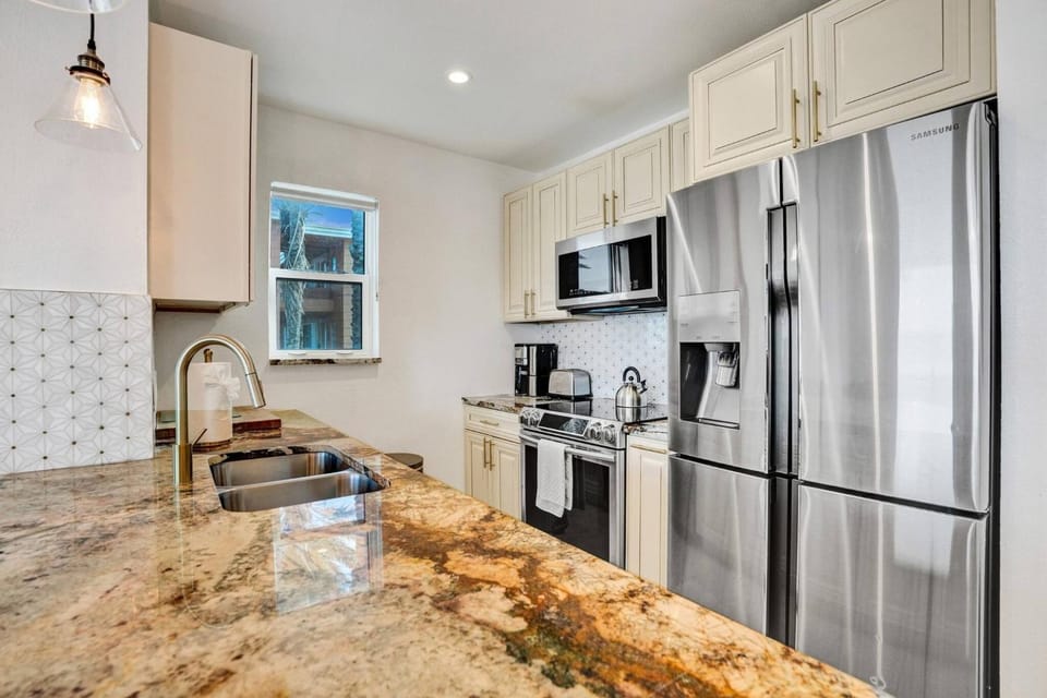 Sunset Oceanfront Retreat House in Hollywood Beach