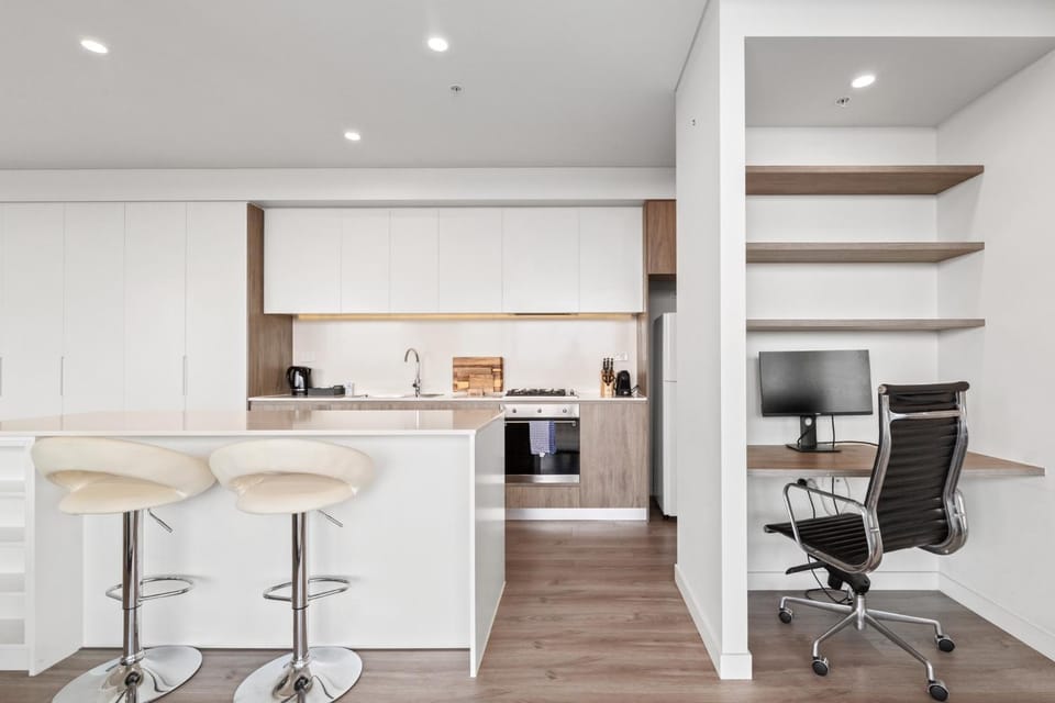 Luxe 2-Bed: Modern Interiors Balcony & BBQ Area Apartment in Lidcombe