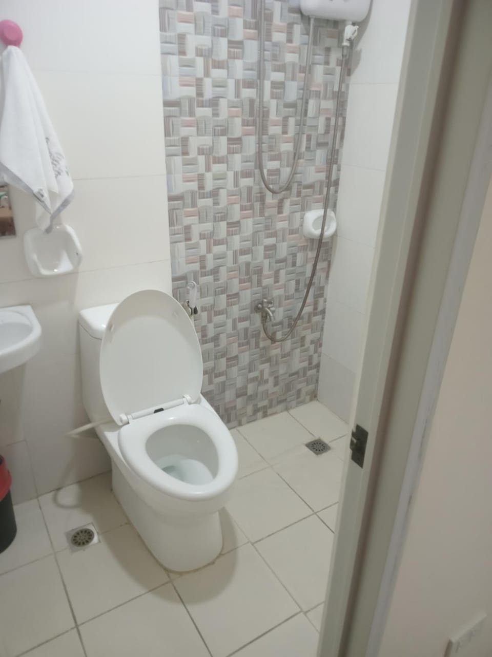 Shower, Toilet