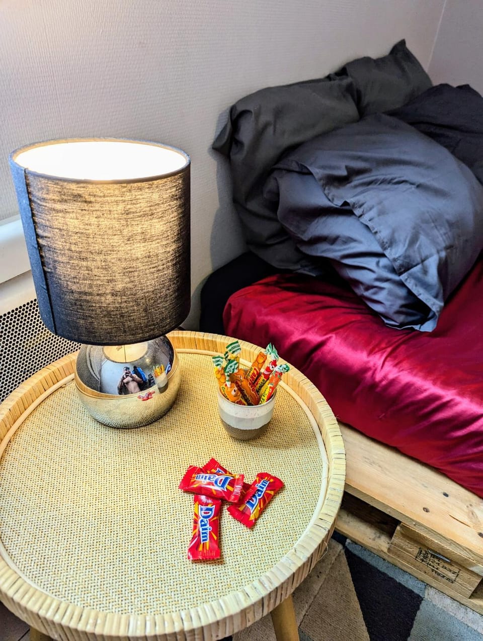 Jolie chambre tout confort et calme ! à pied , 5min de la gare ! de la cathédrale ! et des bords de Loire ! localisation top ! MAIS merci de BIEN lire ma présentation personnelle, car le site impose la sienne, lire jusqu'à section profil Vacation rental in Bourgogne-Franche-Comté