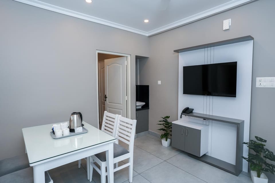 TV and multimedia, Living room, Dining area