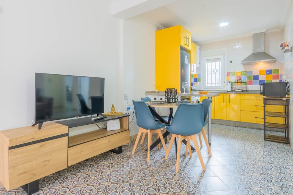 TV and multimedia, Kitchen or kitchenette, Living room, Dining area