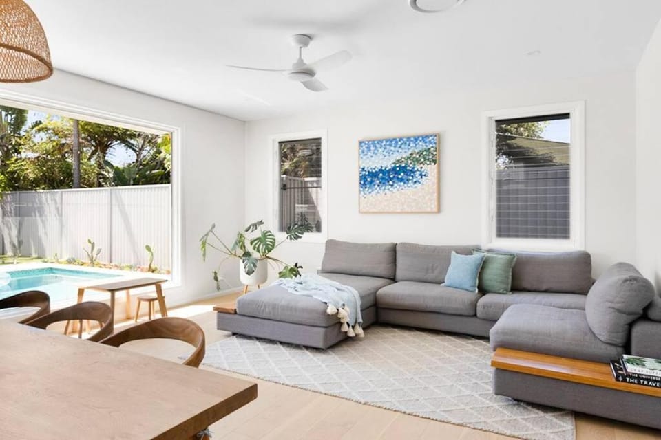 Cabablanca - New Coastal Home, Cabarita Beach House in Tweed Heads