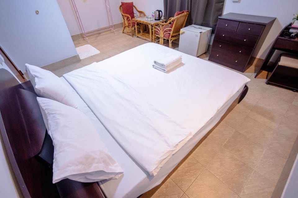 Bed, towels