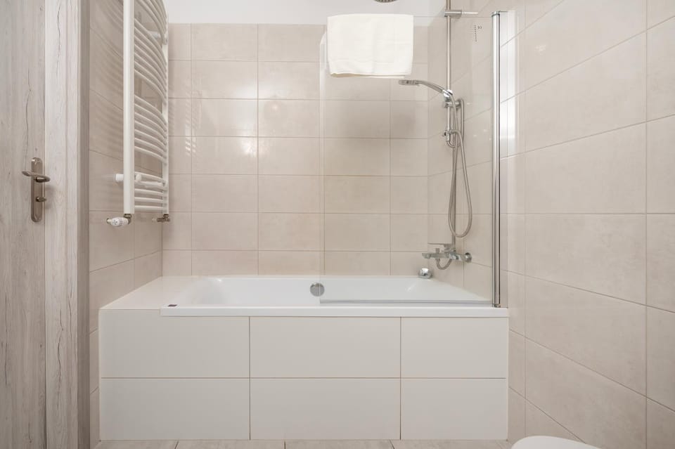 Shower, Bathroom, Bath, towels