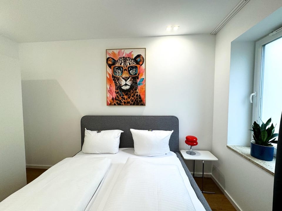 Bed, Photo of the whole room, Decorative detail, Bedroom