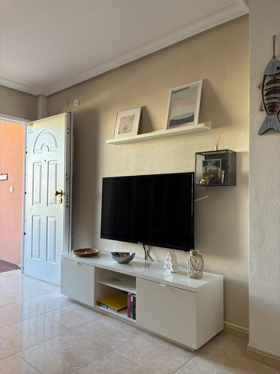 Communal lounge/ TV room, TV and multimedia, Living room, Evening entertainment