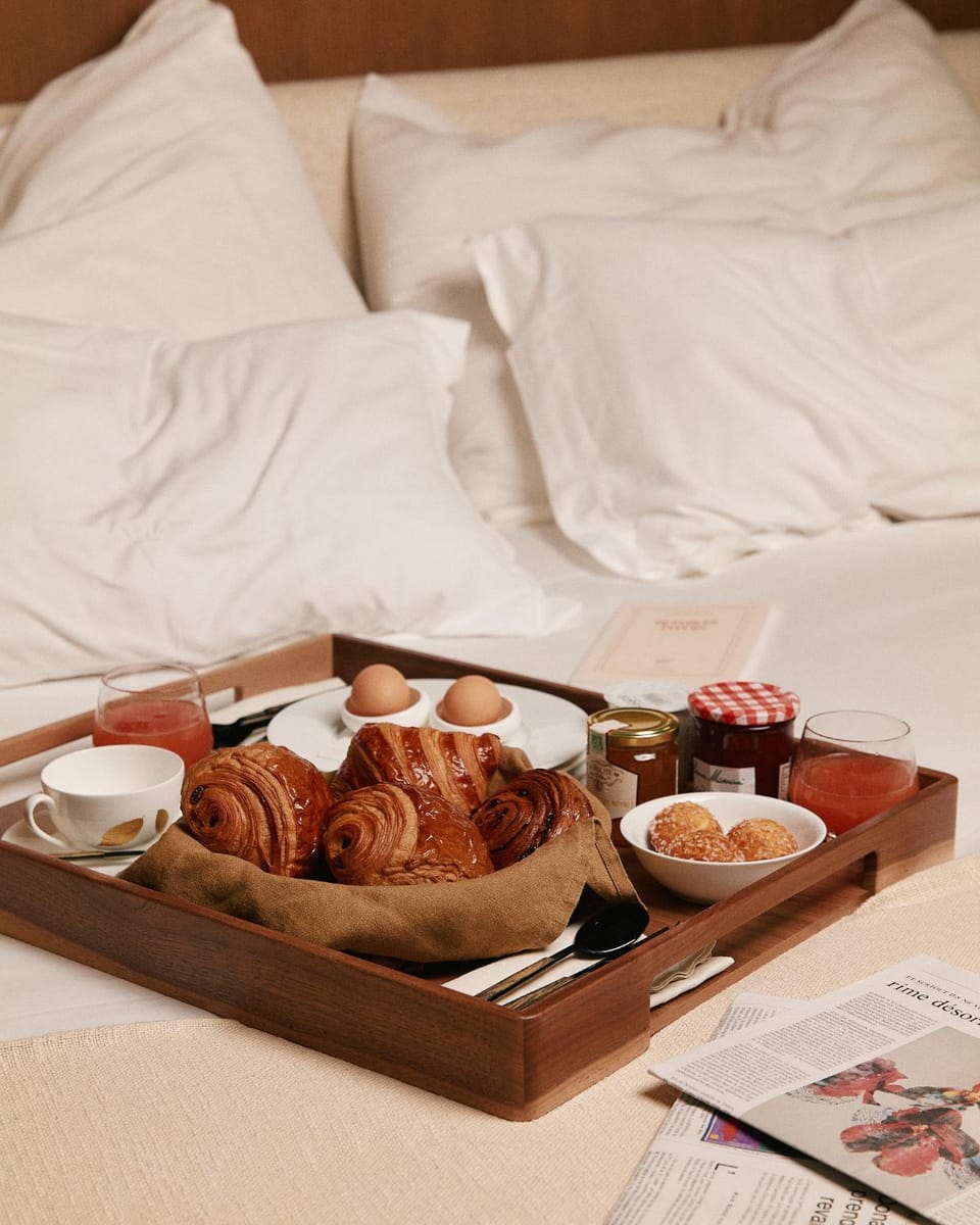 Bed, Food and drinks, Food, Breakfast, concierge, VIP, VIP