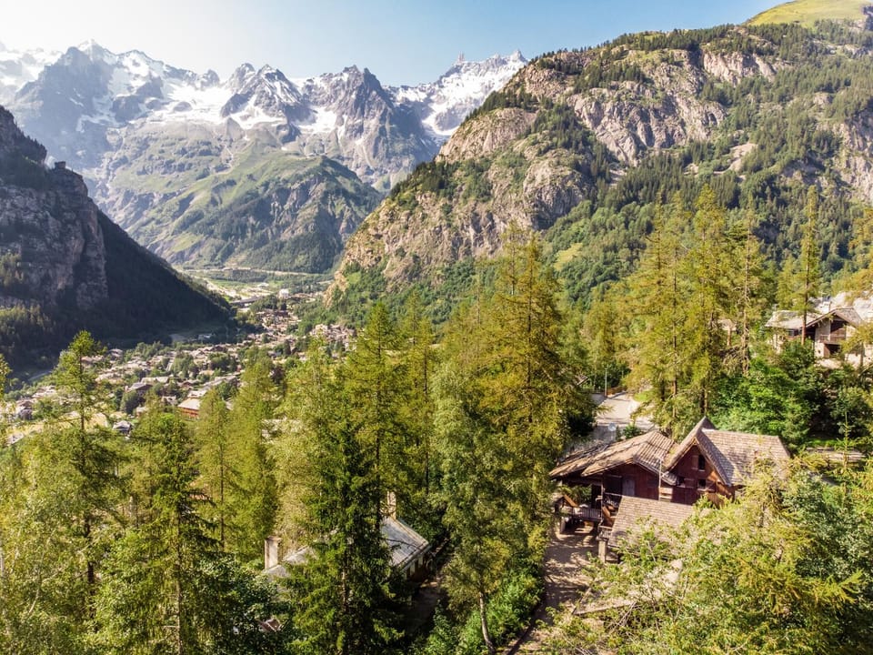 Nearby landmark, Day, Natural landscape, Bird's eye view, View (from property/room), City view, Garden view, Landmark view, Landmark view, Mountain view, Mountain view, Seasons, Quiet street view, heating