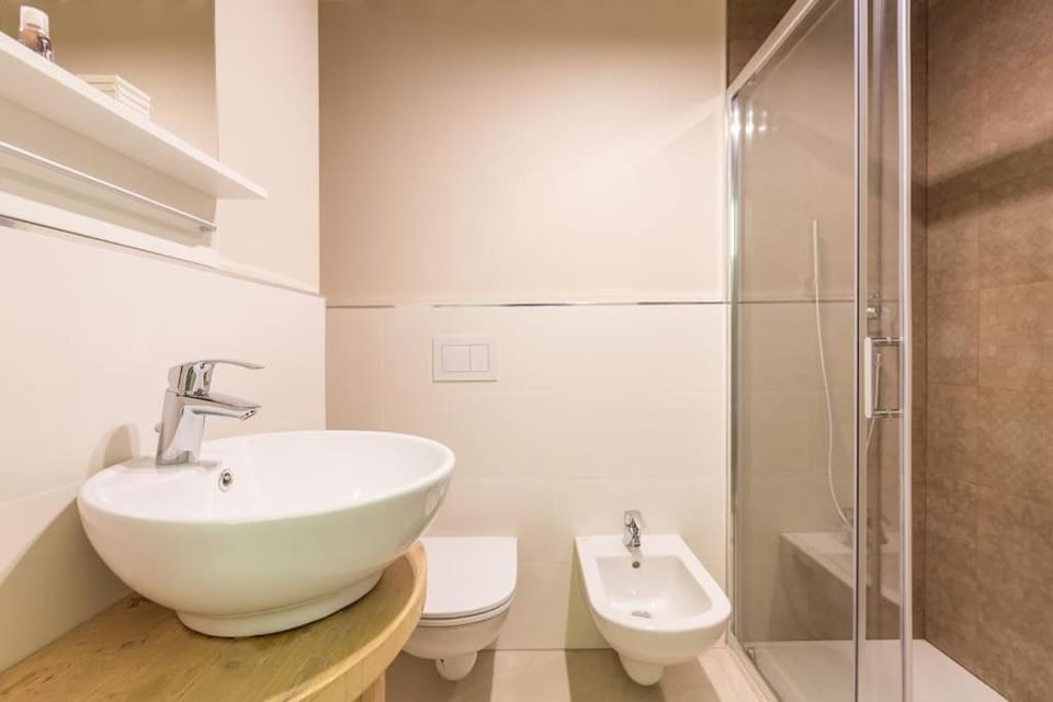 Shower, Toilet, Bathroom, towels