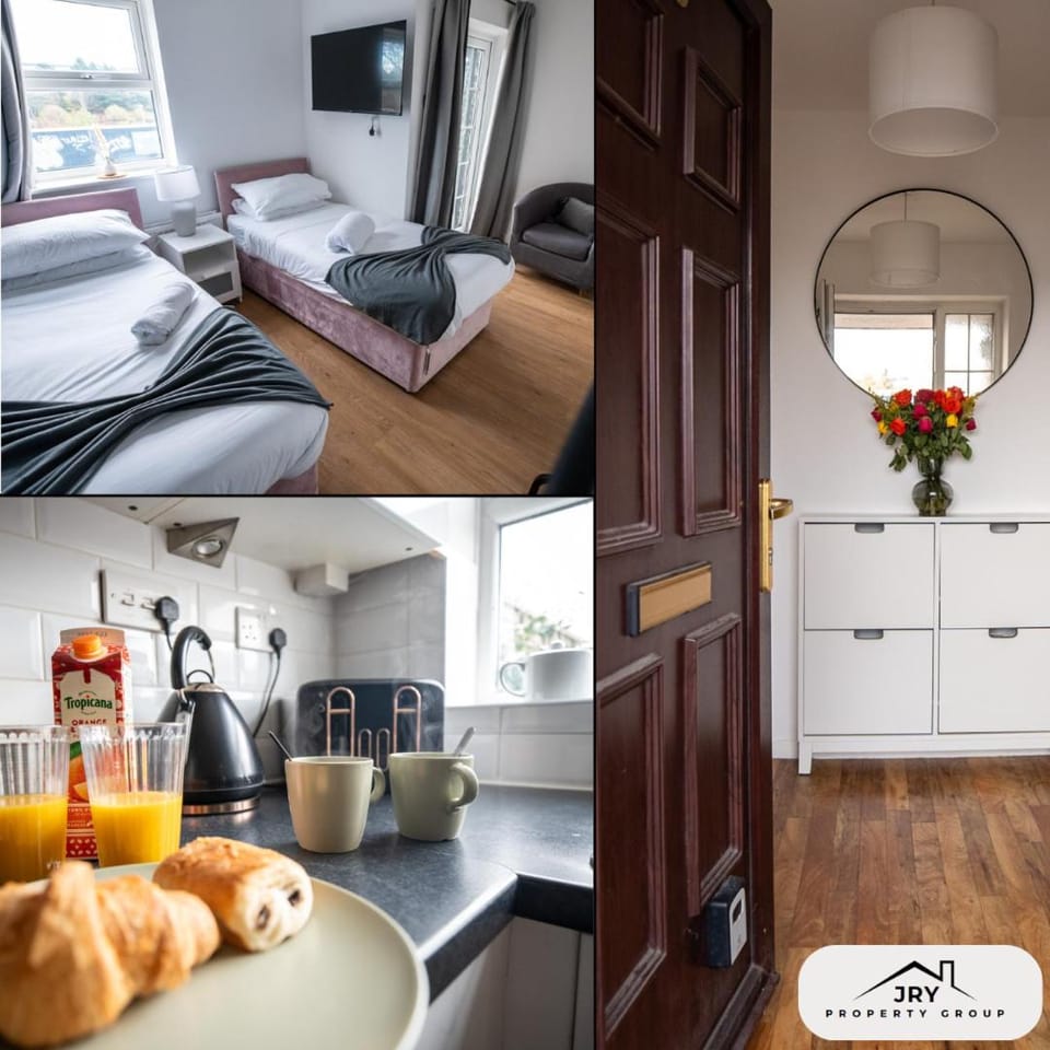 Stunning Cardiff Wharf View 4 Bed Free Parking House in Cardiff