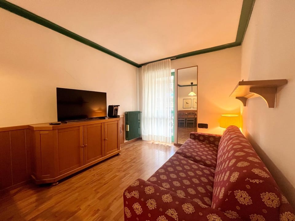 Living room, Photo of the whole room, Seating area