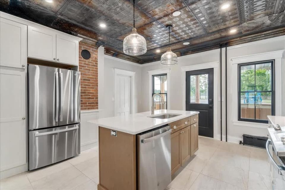 Charming Newly Renovated House Next Door to Track House in Saratoga Springs