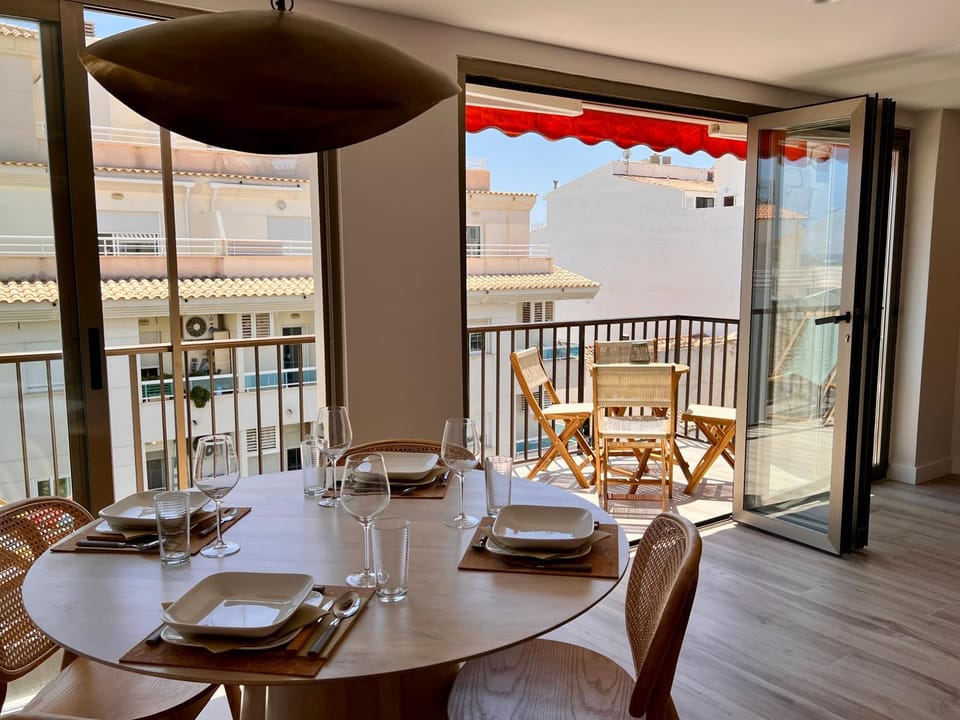 View (from property/room), Balcony/Terrace, Dining area
