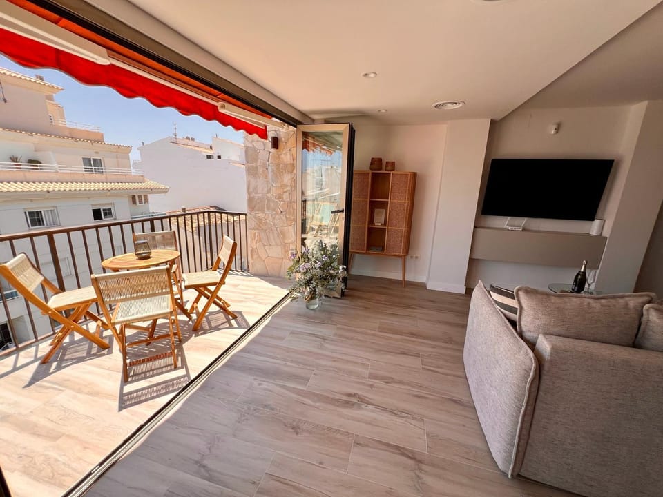 View (from property/room), Balcony/Terrace, Living room, Seating area